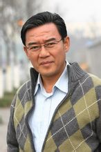 异镇演员表李立群剧照