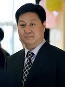 大男当婚演员表李建衡剧照